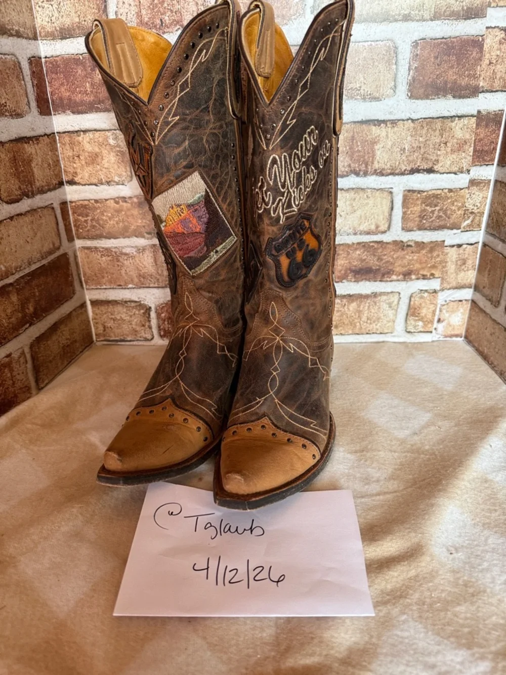 Old Gringo Brown kicks on route 66 - Picture 3 of 13